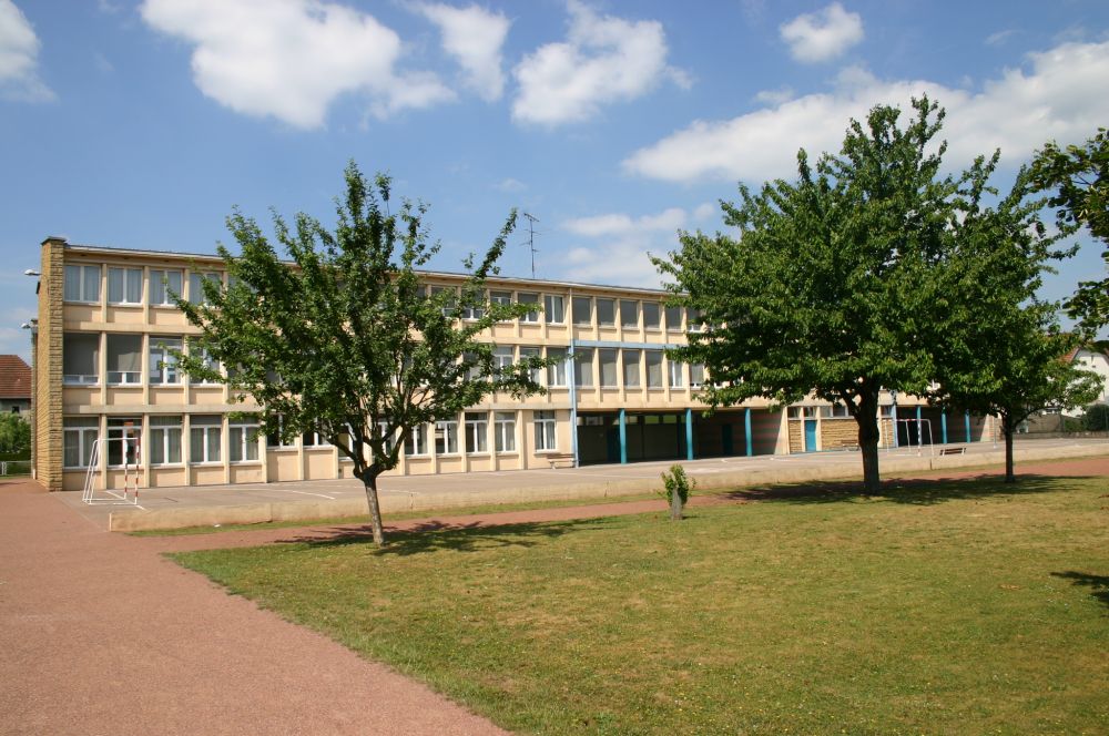 Ecole élémentaire La Fontaine – 15A, rue des Fleurs Ecole élémentaire La Fontaine – 15A, rue des Fleurs